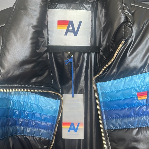 BRAND NEW 5 STRIPE LUXE APRES PUFFER JACKET - GLOSSY BLACK // BLUE STRIPES - Picture 2 of 4